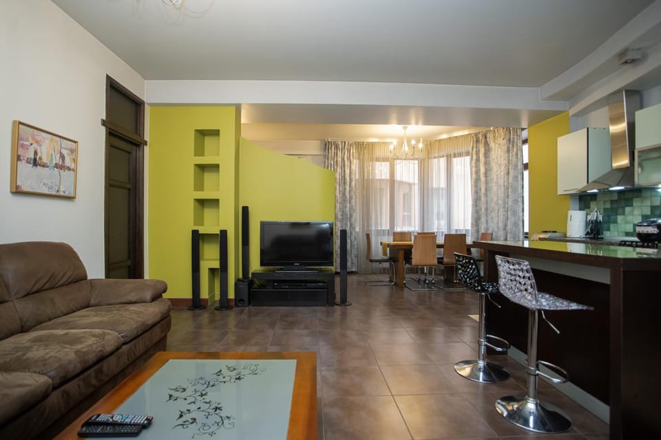 TV and multimedia, Living room, Seating area