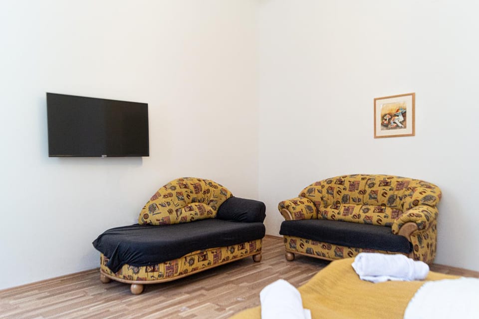 TV and multimedia, Seating area