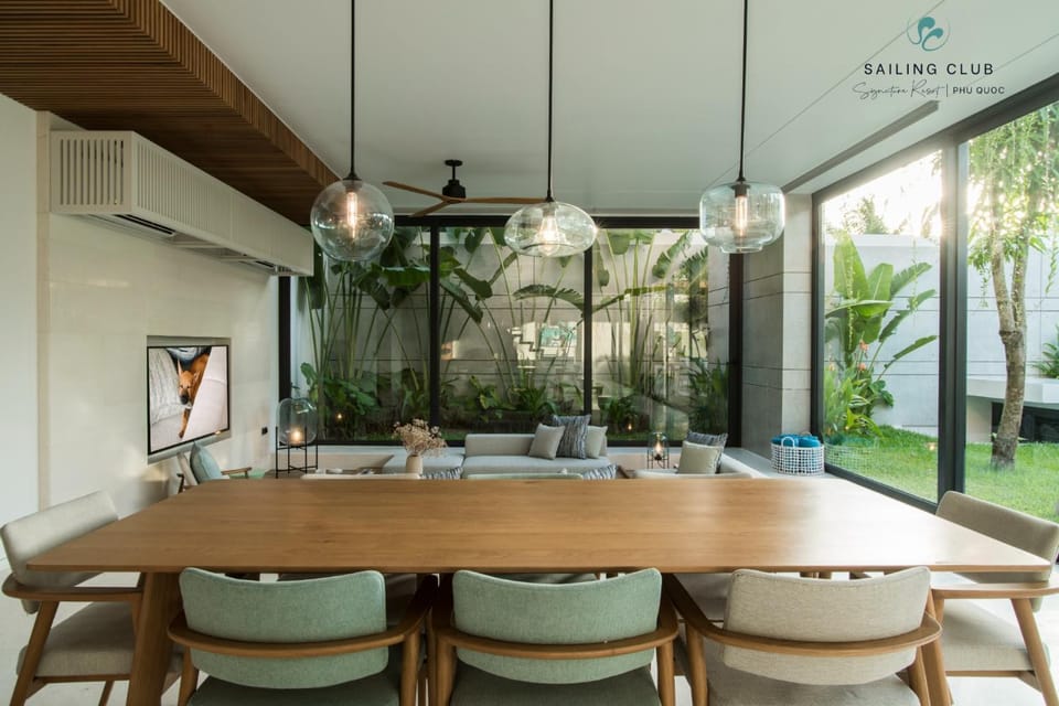 Day, Living room, Seating area, Dining area