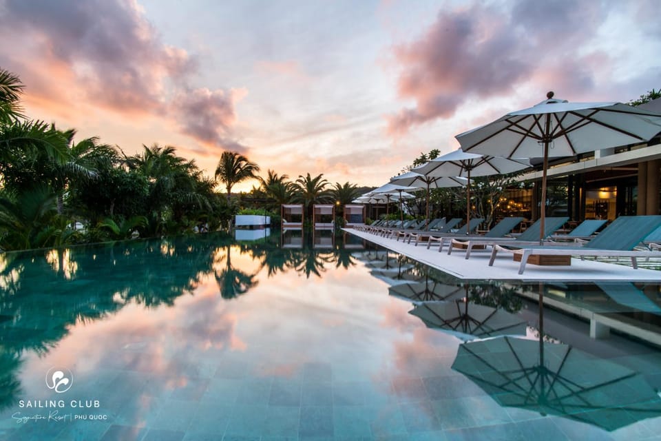 Restaurant/places to eat, Swimming pool, Sunrise, Sunset, sunbed