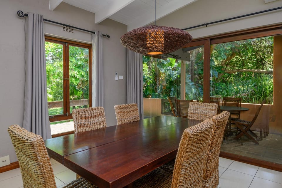Seating area, Dining area, Garden view