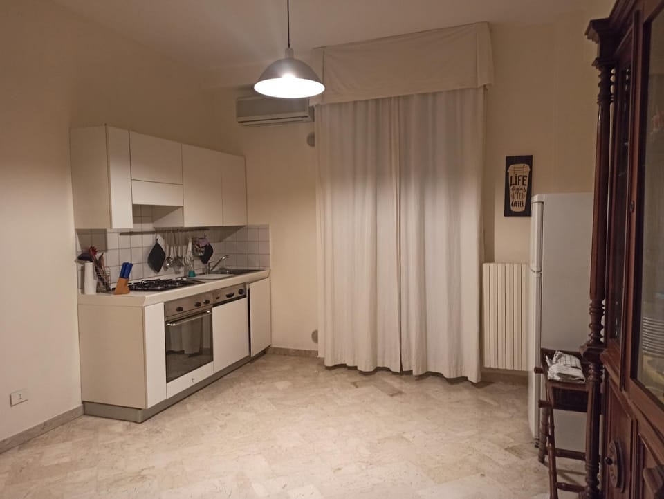 Kitchen or kitchenette, Dining area, Communal kitchen