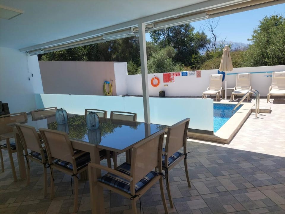 Villa Oniro- Less than 5-Min Walk to Kalivaki Beach Villa in Crete