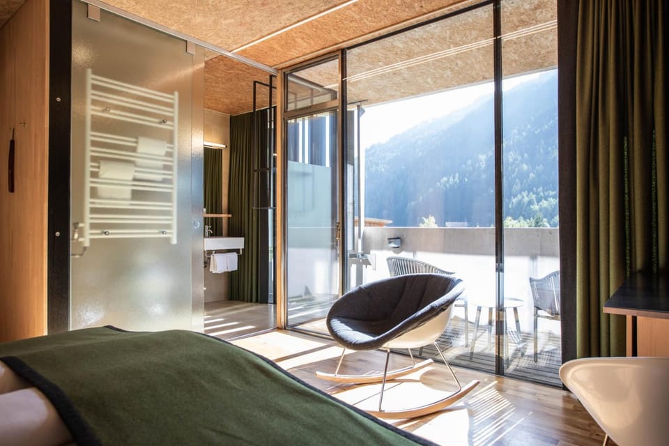 Balcony/Terrace, Photo of the whole room, Seating area, City view, Mountain view