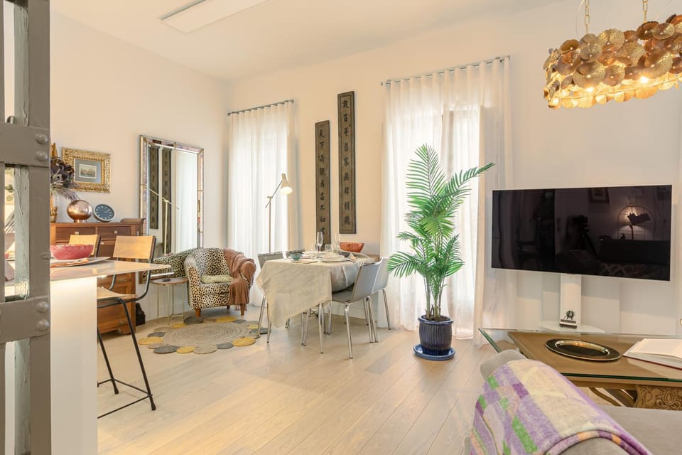 TV and multimedia, Living room, Seating area, Dining area