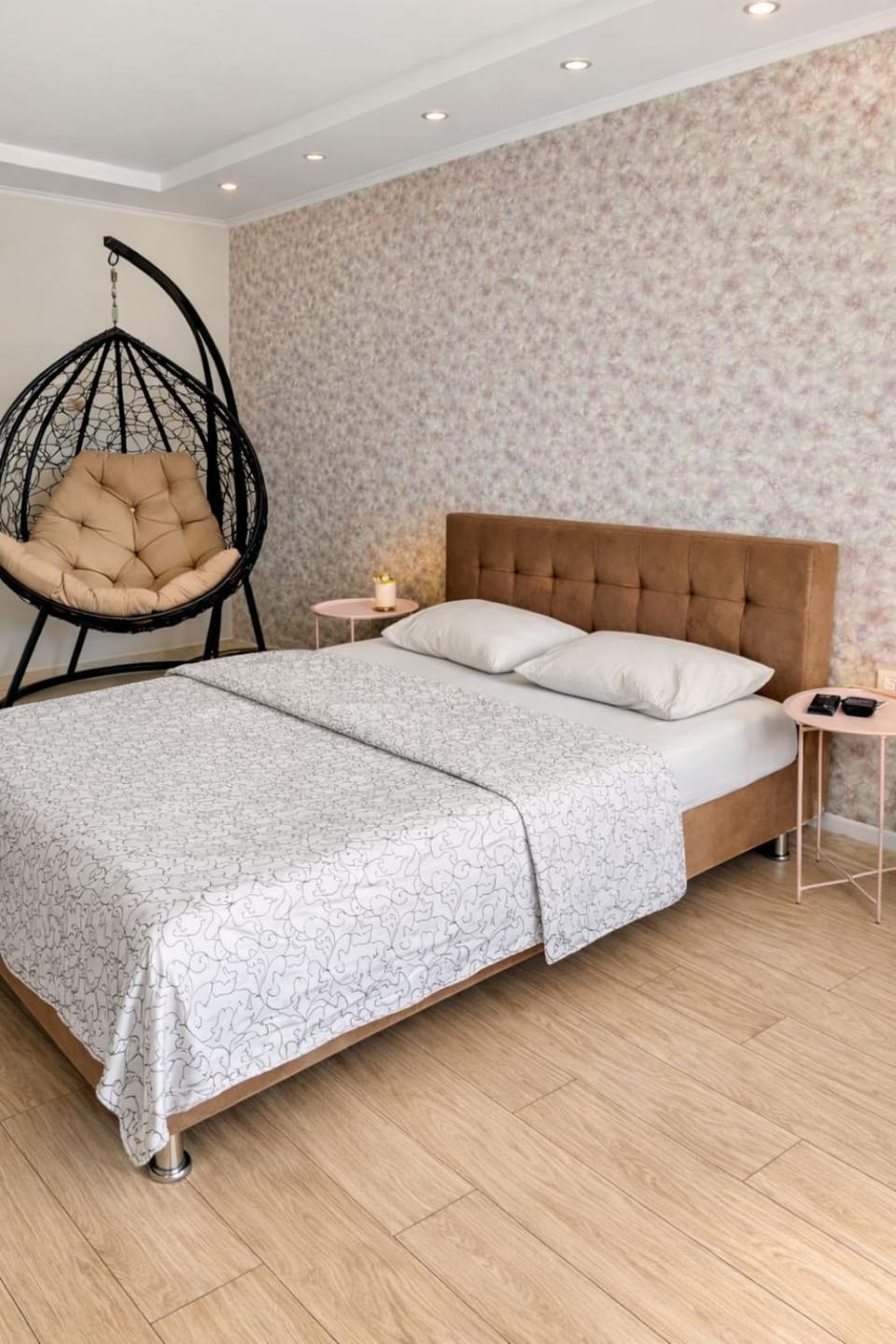 Квартира в центрі Світлі мрії Avenue Myru35 поверх 4 Apartment in Ukraine