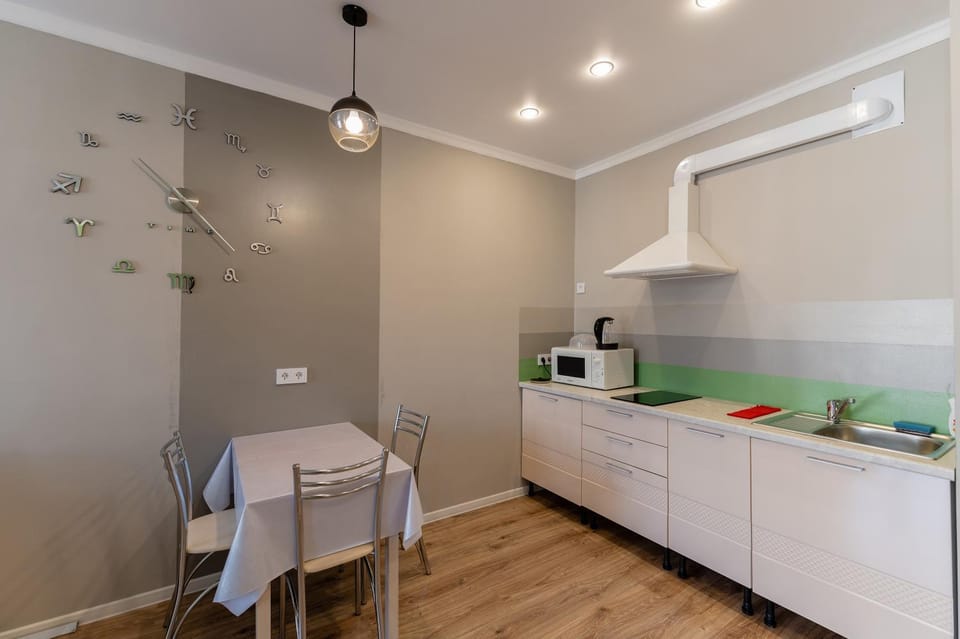 Kitchen or kitchenette, Dining area, minibar