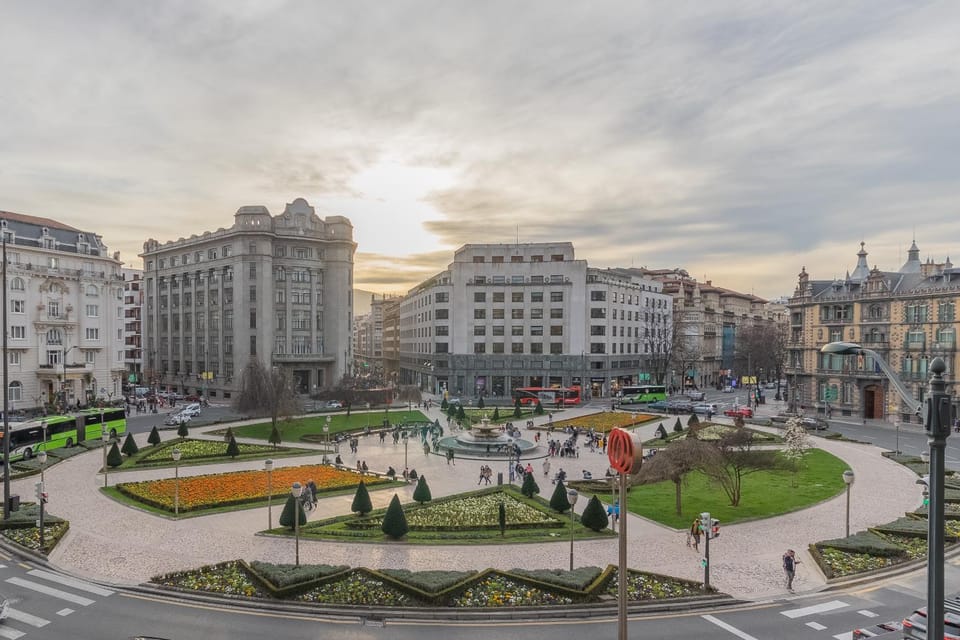 City view, Street view, Location
