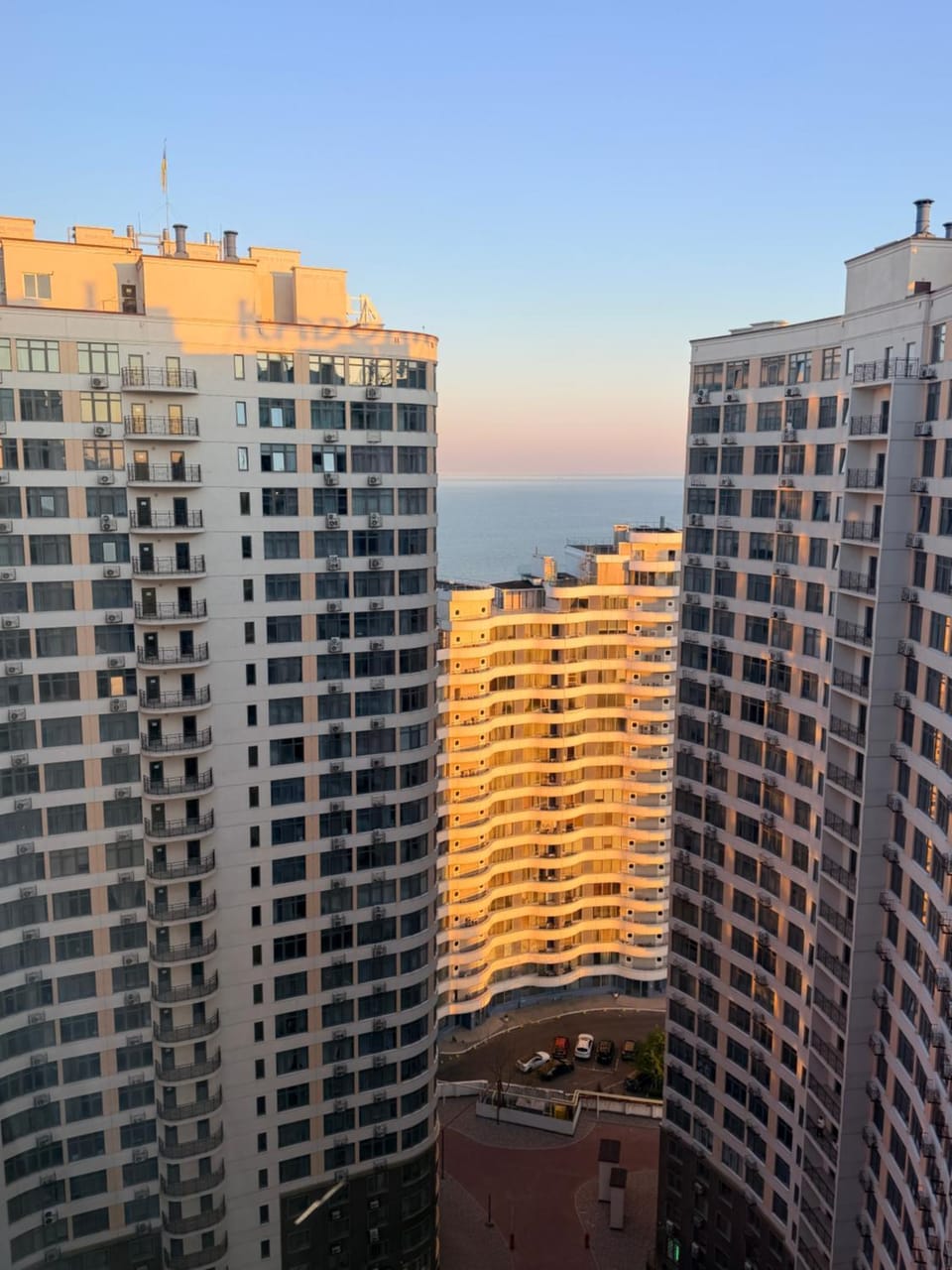 Простора квартира в Аркадії, велике двоспальне ліжко, 5 хвилин до моря Apartment in Odessa
