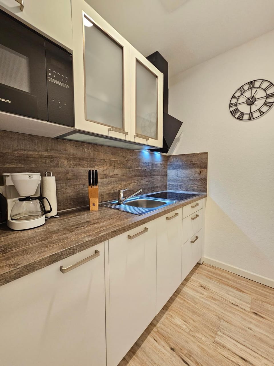 Coffee/tea facilities, Kitchen or kitchenette