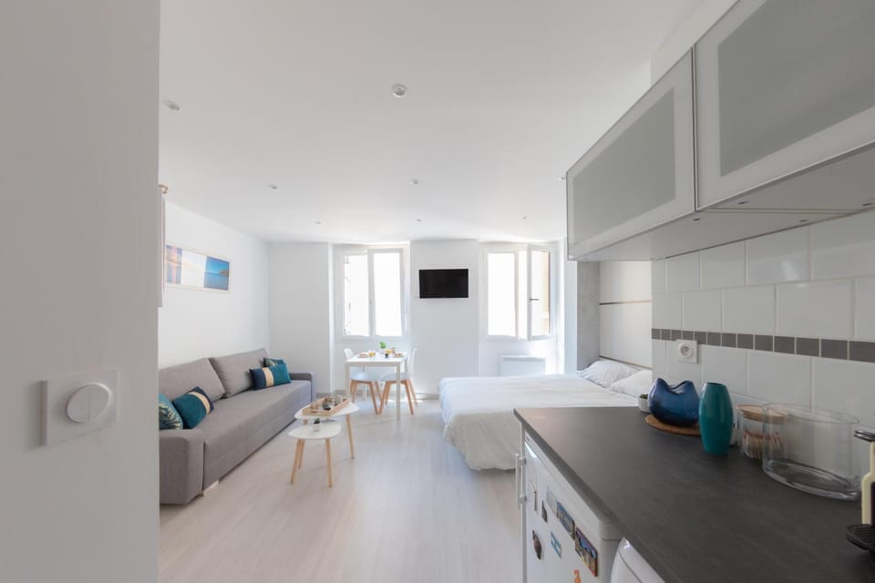 Studio lumineux Place de Lenche Panier Marseille Apartment in Marseille