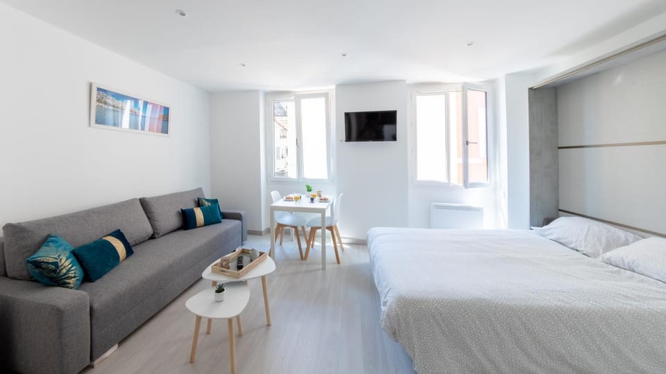 Studio lumineux Place de Lenche Panier Marseille Apartment in Marseille