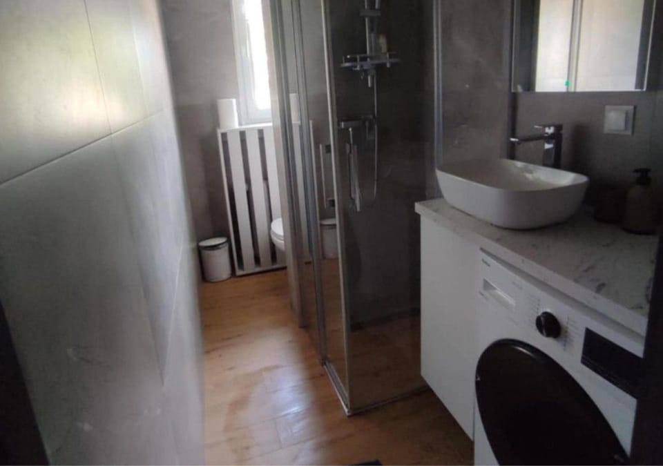 Other, Other, Other, Seating area, towels, towels, washing machine, dryer