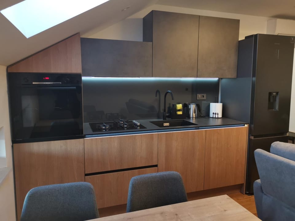 dishwasher, pet friendly, stove, kitchen