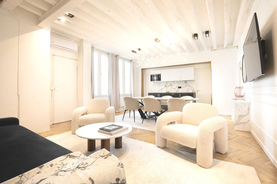 Communal lounge/ TV room, TV and multimedia, Kitchen or kitchenette, Living room, Seating area, Dining area