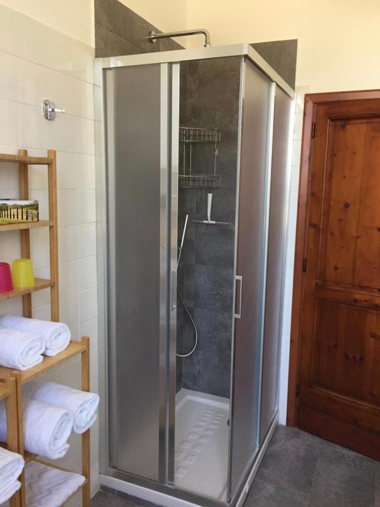 Shower, Bathroom, towels