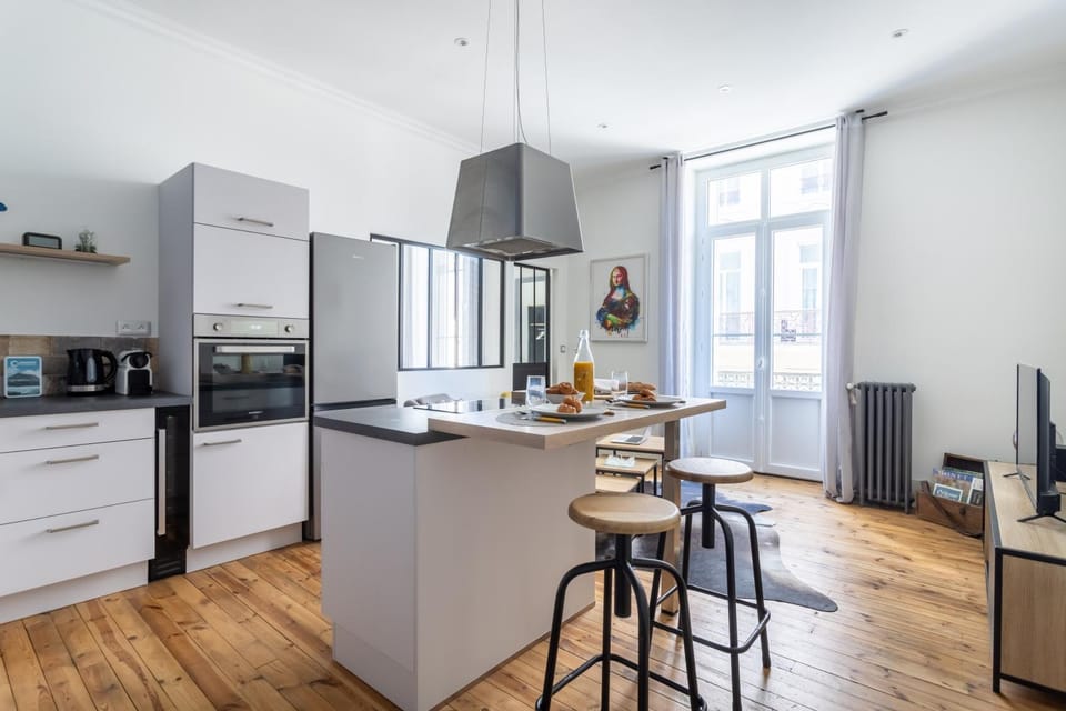 Kitchen or kitchenette, Dining area, dishwasher, oven, stove, toaster