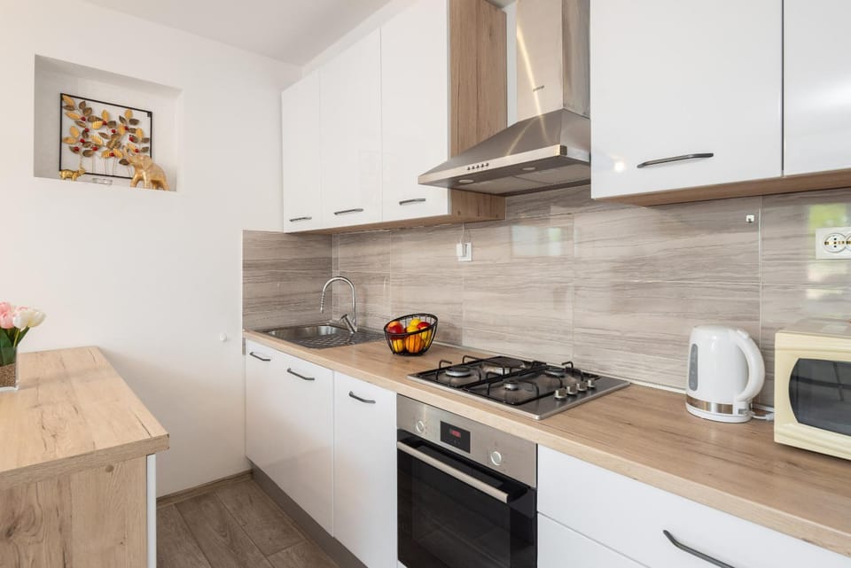 Kitchen or kitchenette, oven