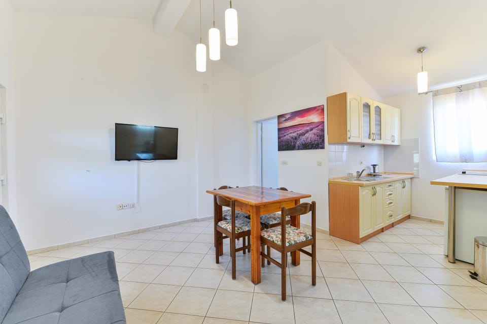 TV and multimedia, Kitchen or kitchenette, Living room, Dining area