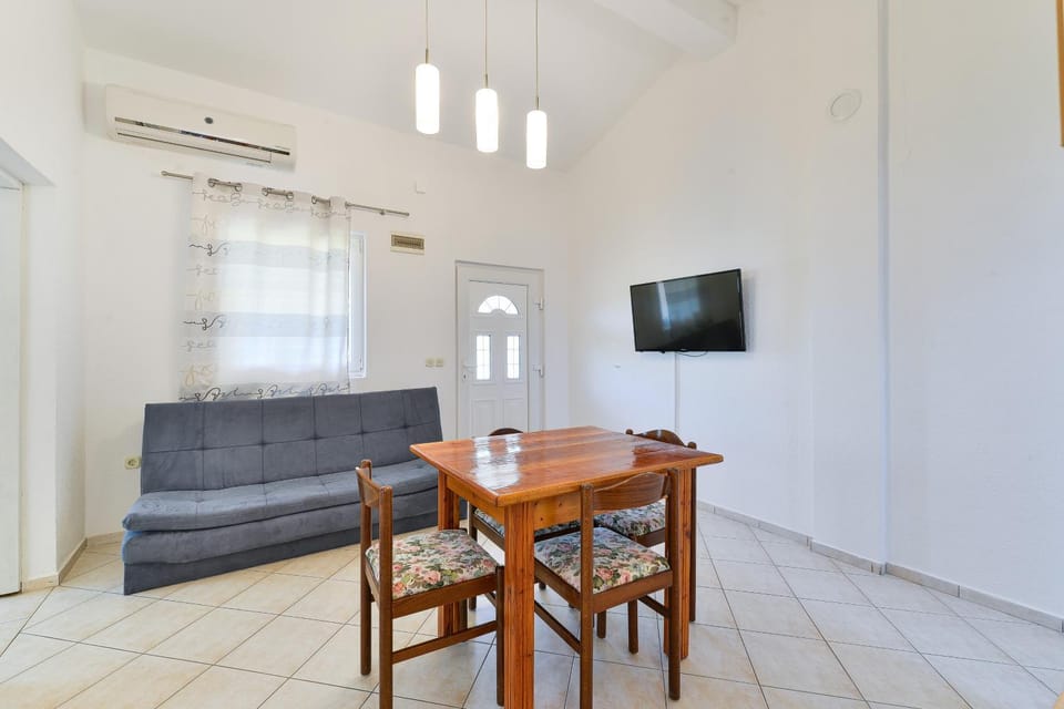 Communal lounge/ TV room, Living room, Seating area, Dining area