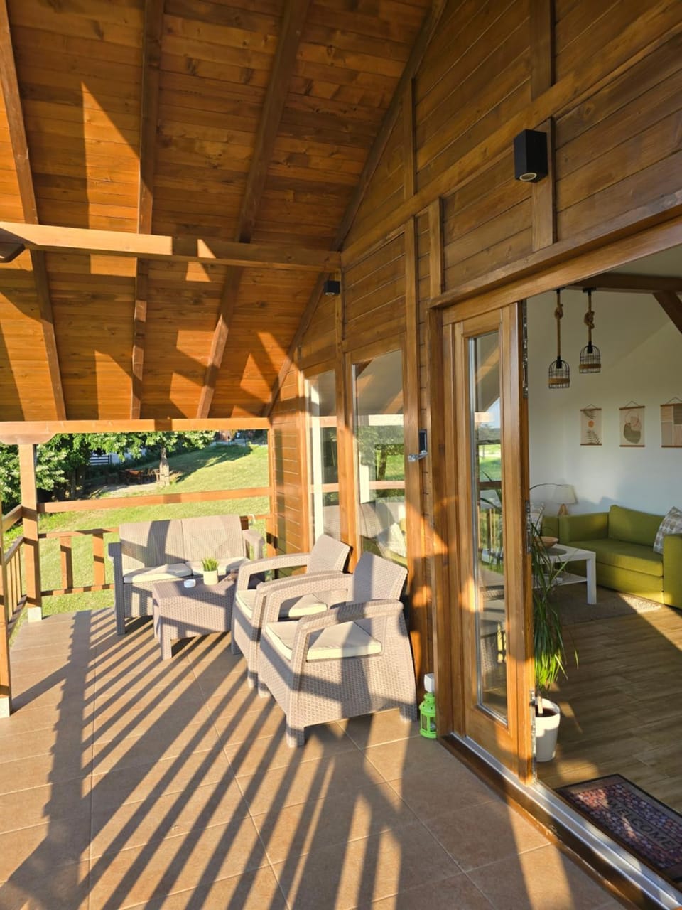 Day, Balcony/Terrace, Seating area, Garden view