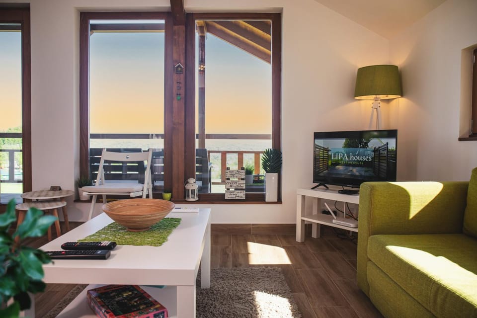 TV and multimedia, View (from property/room), Balcony/Terrace, Living room, Seating area