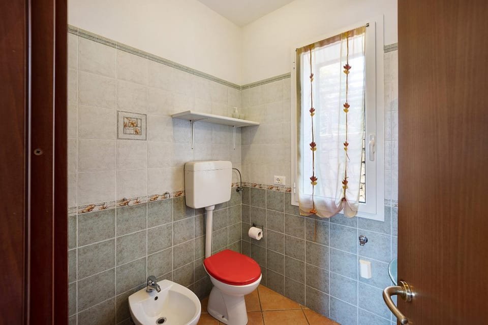 Bathroom, Living room