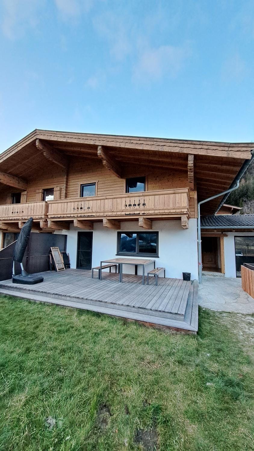 Property building, Garden, Balcony/Terrace