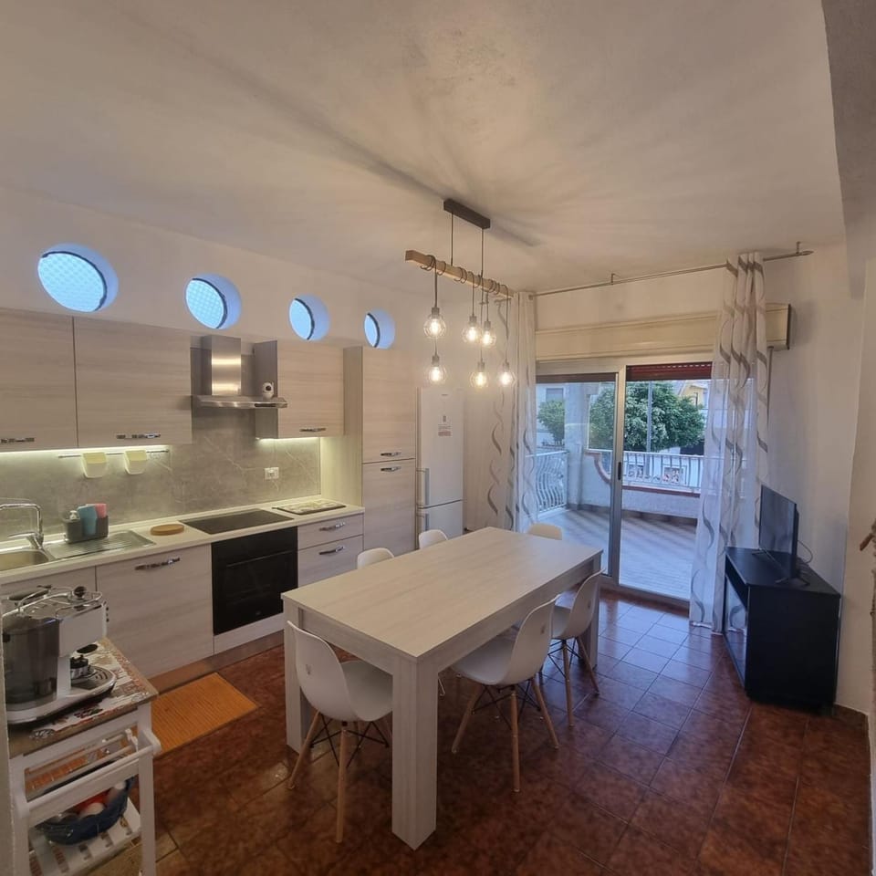 Property building, Kitchen or kitchenette, Living room