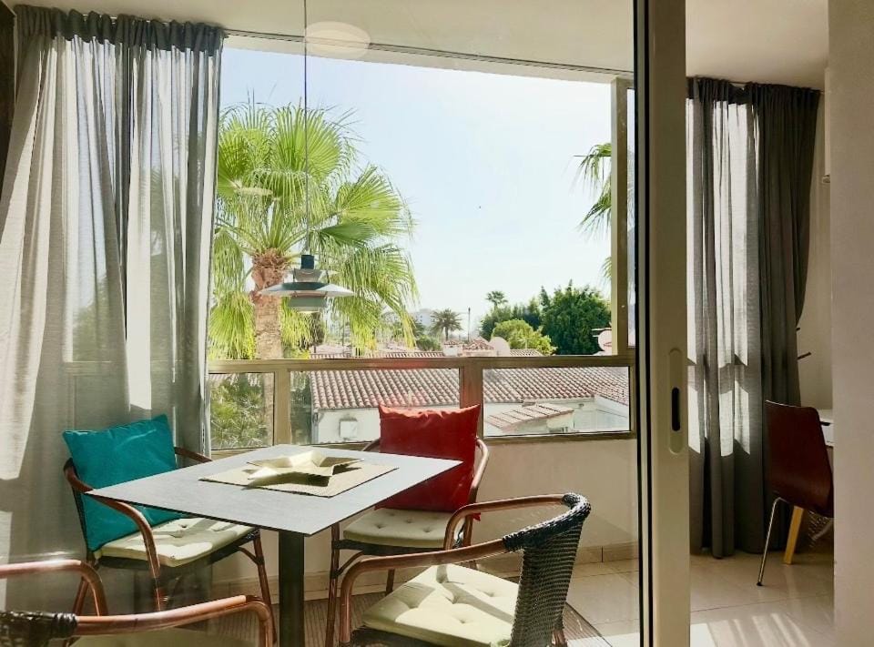 Sunny Central near Yumbo and Dunes Apartment in Maspalomas