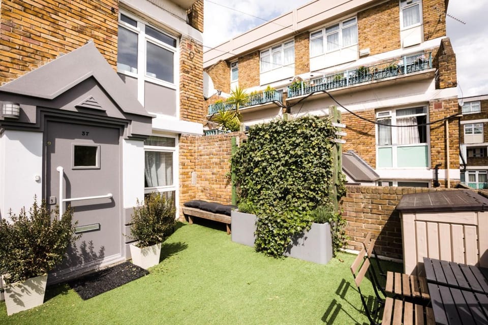 Property building, Patio, Garden, Garden, Garden view