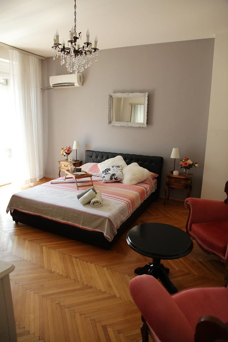 Living room, Photo of the whole room