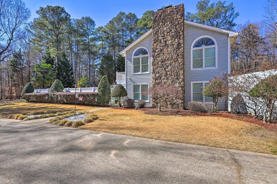 Suwanee House w/ Pool & Game Room! House in Suwanee