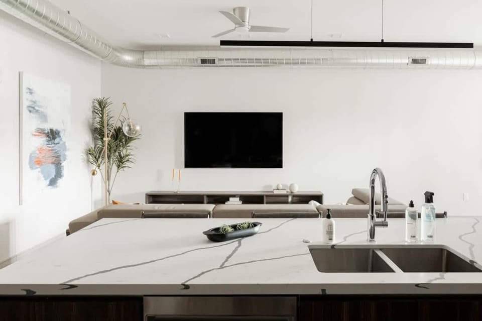 Walk to Gameday - Jefferson Park Condo - Tesoro House in Denver