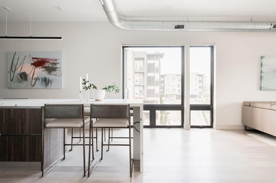 City Views! - Chic Jefferson Park Condo - Tesoro House in Denver
