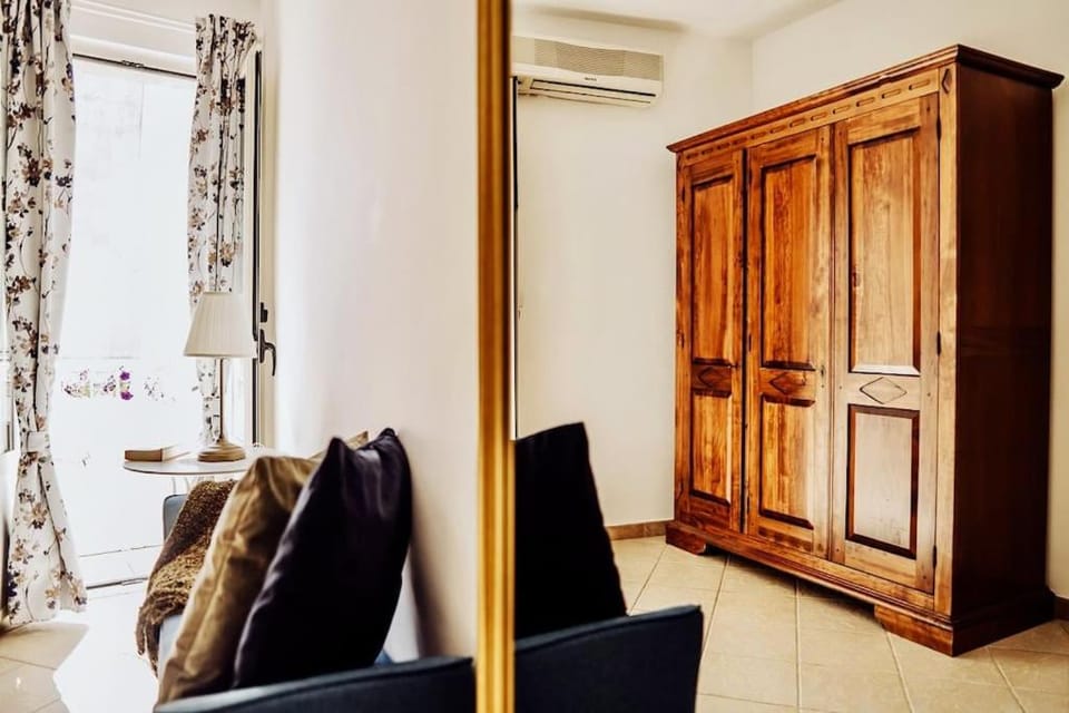 Bedroom, wardrobe