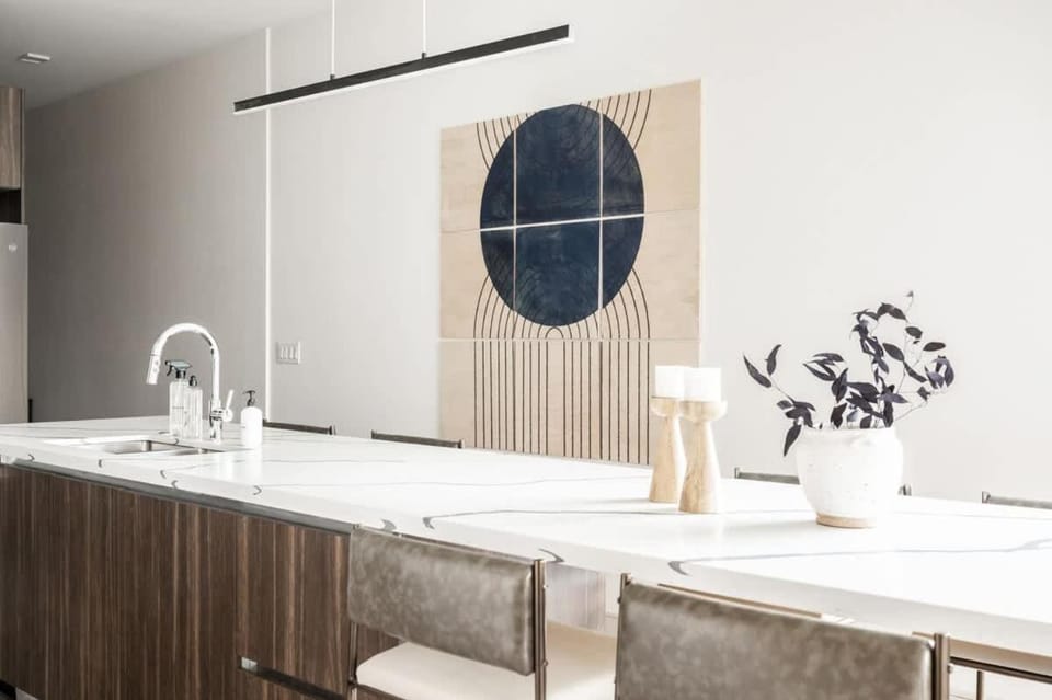 Contemporary Condo - Grill - Balcony - Tesoro House in Denver