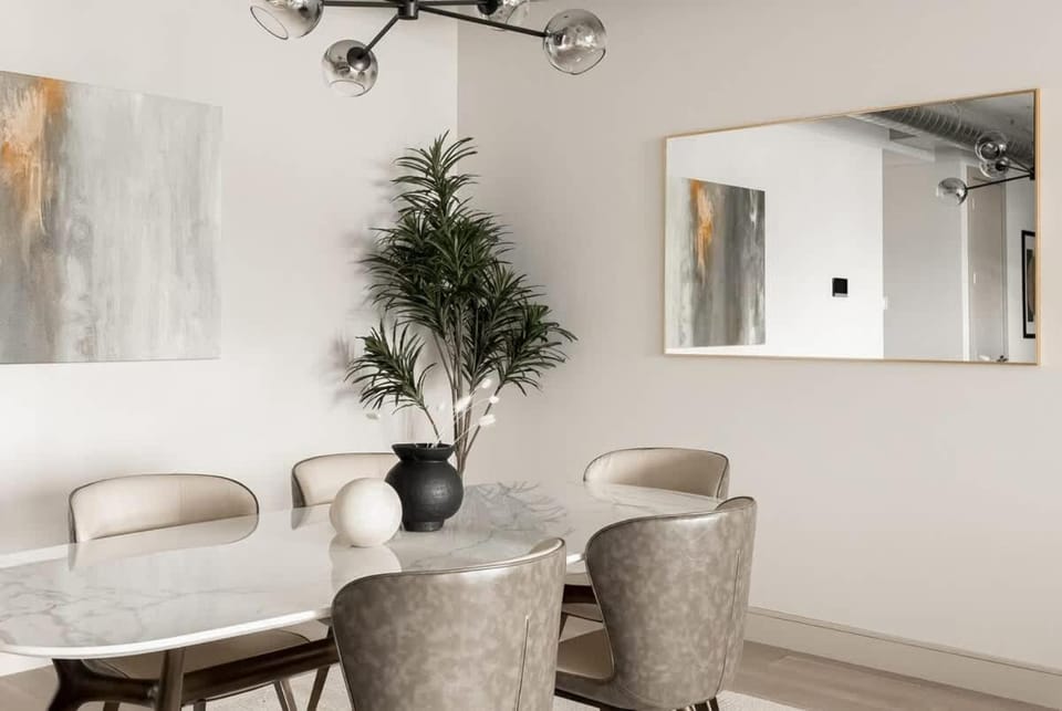 Luxurious Escape - Walk to Empower Field - Tesoro House in Denver