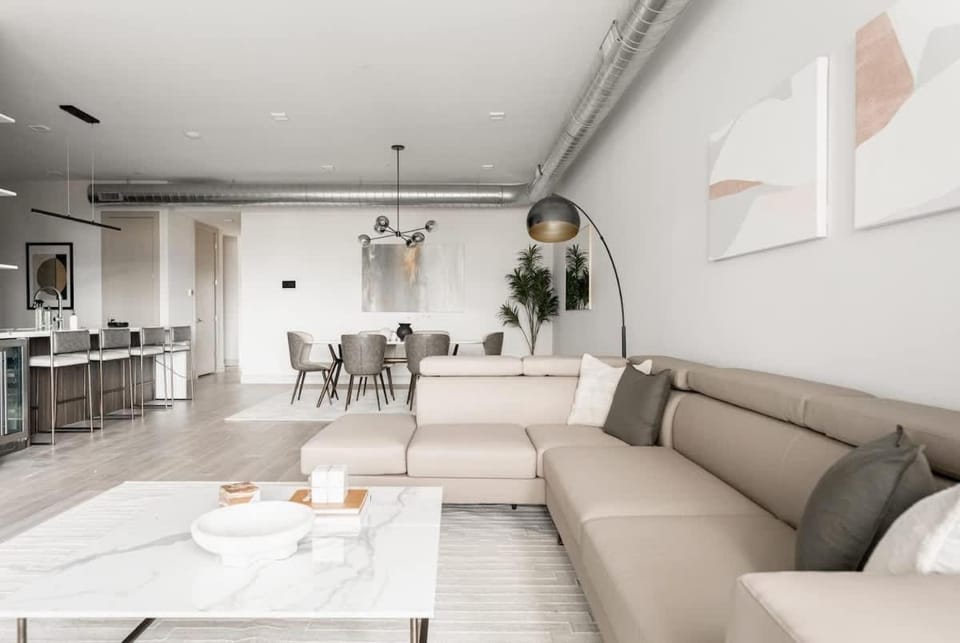 Luxurious Escape - Walk to Empower Field - Tesoro House in Denver