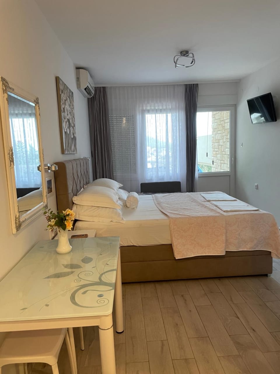 Draga & Lola Apartment in Brela