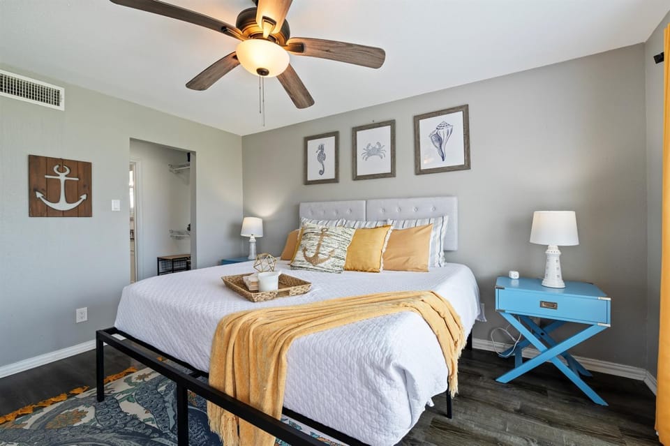Gulf-View Townhome Hot Tub 2-Min Beach Walk House in Hitchcock