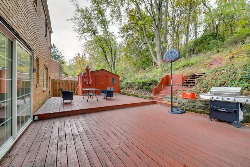 Cute Home with Patio about 7 Mi to Dtwn Pittsburgh House in Mount Lebanon