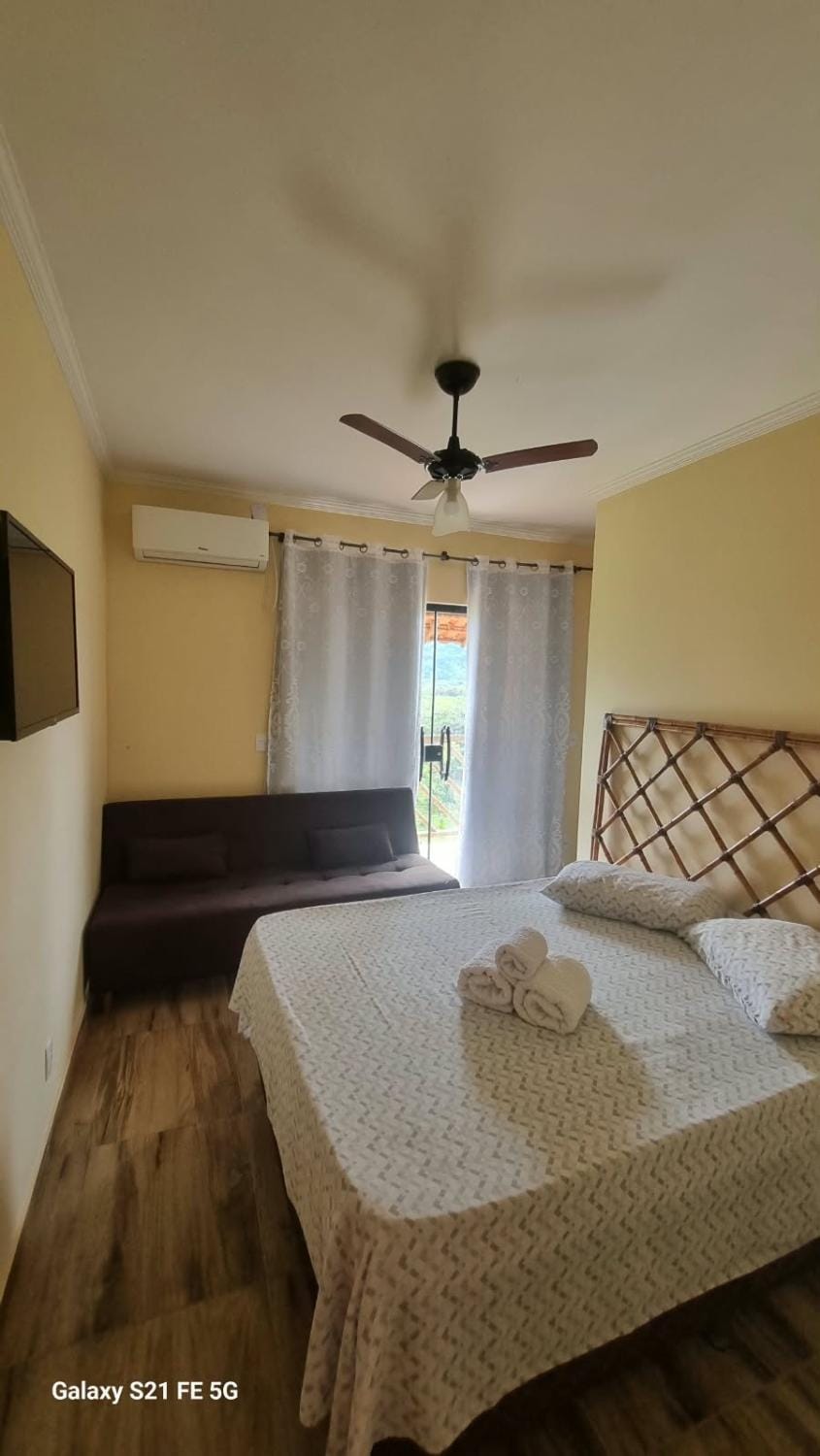 Pousada Camping dos Ypês suítes Bed and Breakfast in State of Rio de Janeiro