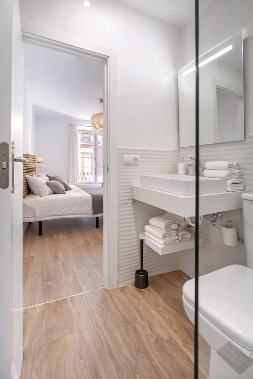 Shower, Bathroom, Bedroom, towels