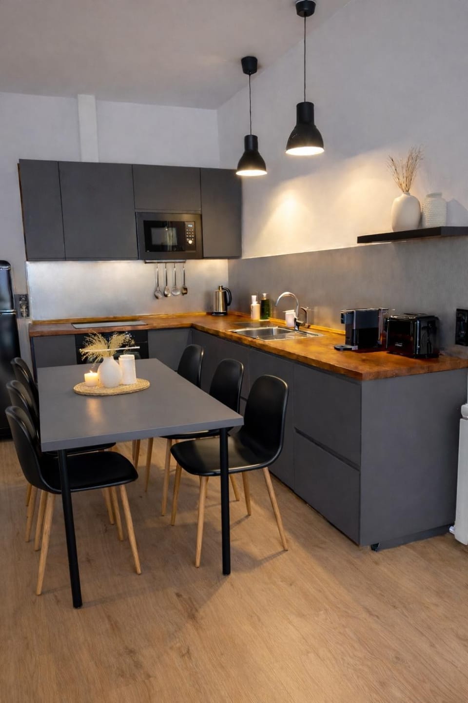 Kitchen or kitchenette, Food and drinks, Dining area