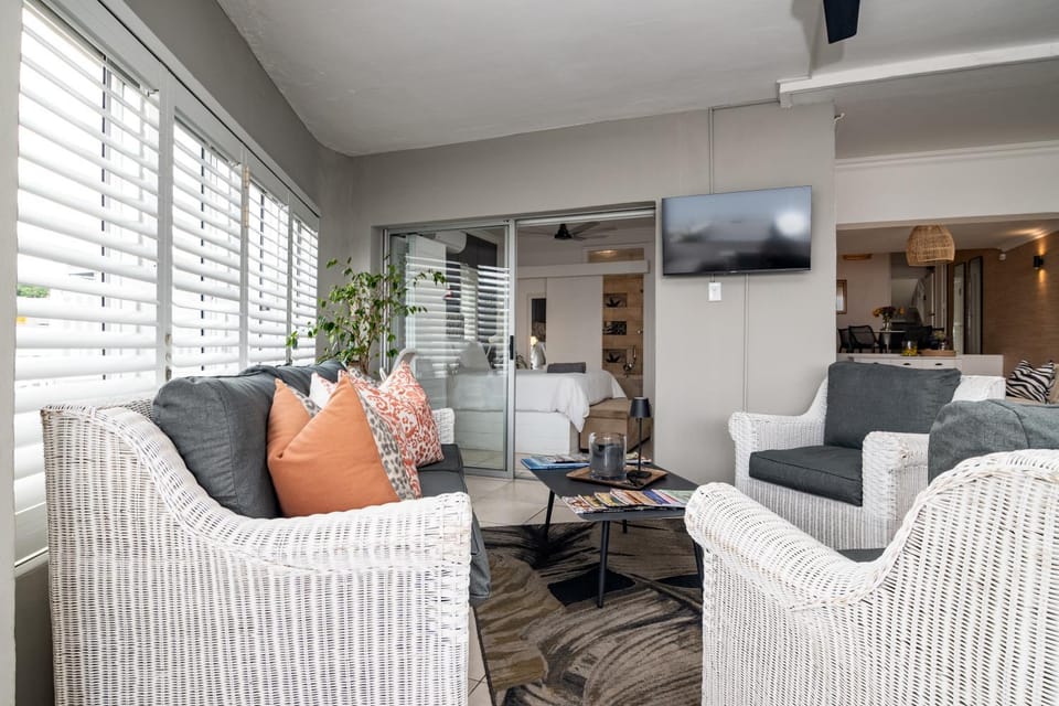 Ballito Beachfront Villa, LOAD SHEDDING FRIENDLY Apartment in Dolphin Coast