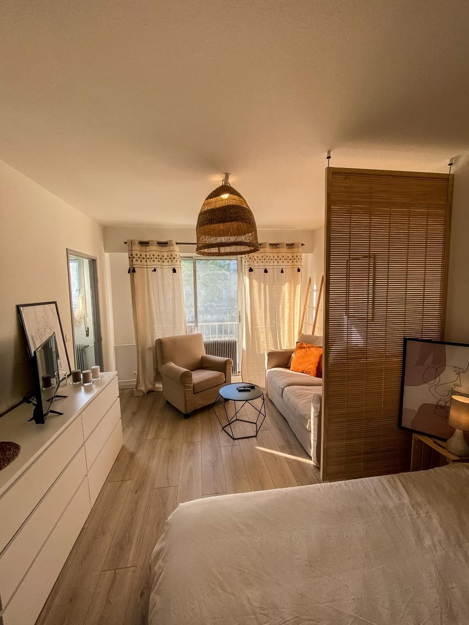 Living room, Photo of the whole room