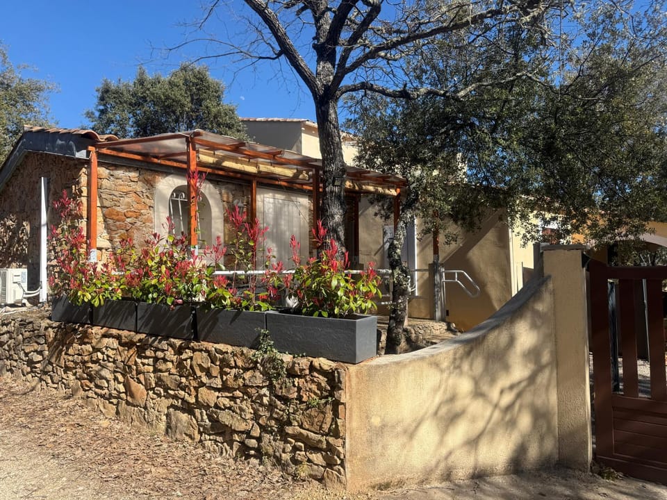 Le Cocon en pierre au coeur du Verdon et son spa en supplément gîte "Le Repos Des Chênes" House in Aups