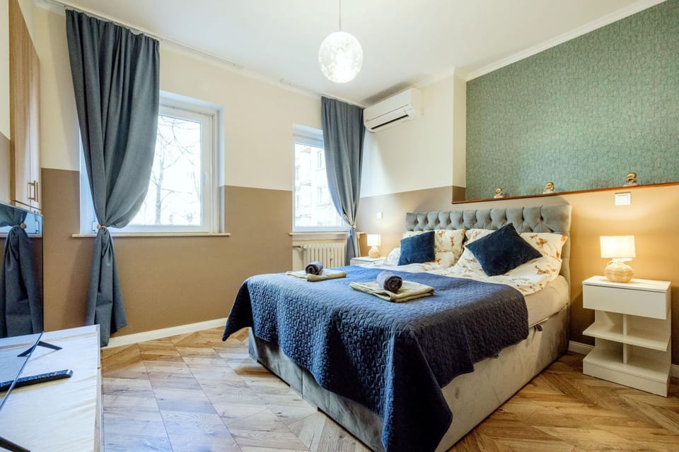 Bedroom, air conditioner