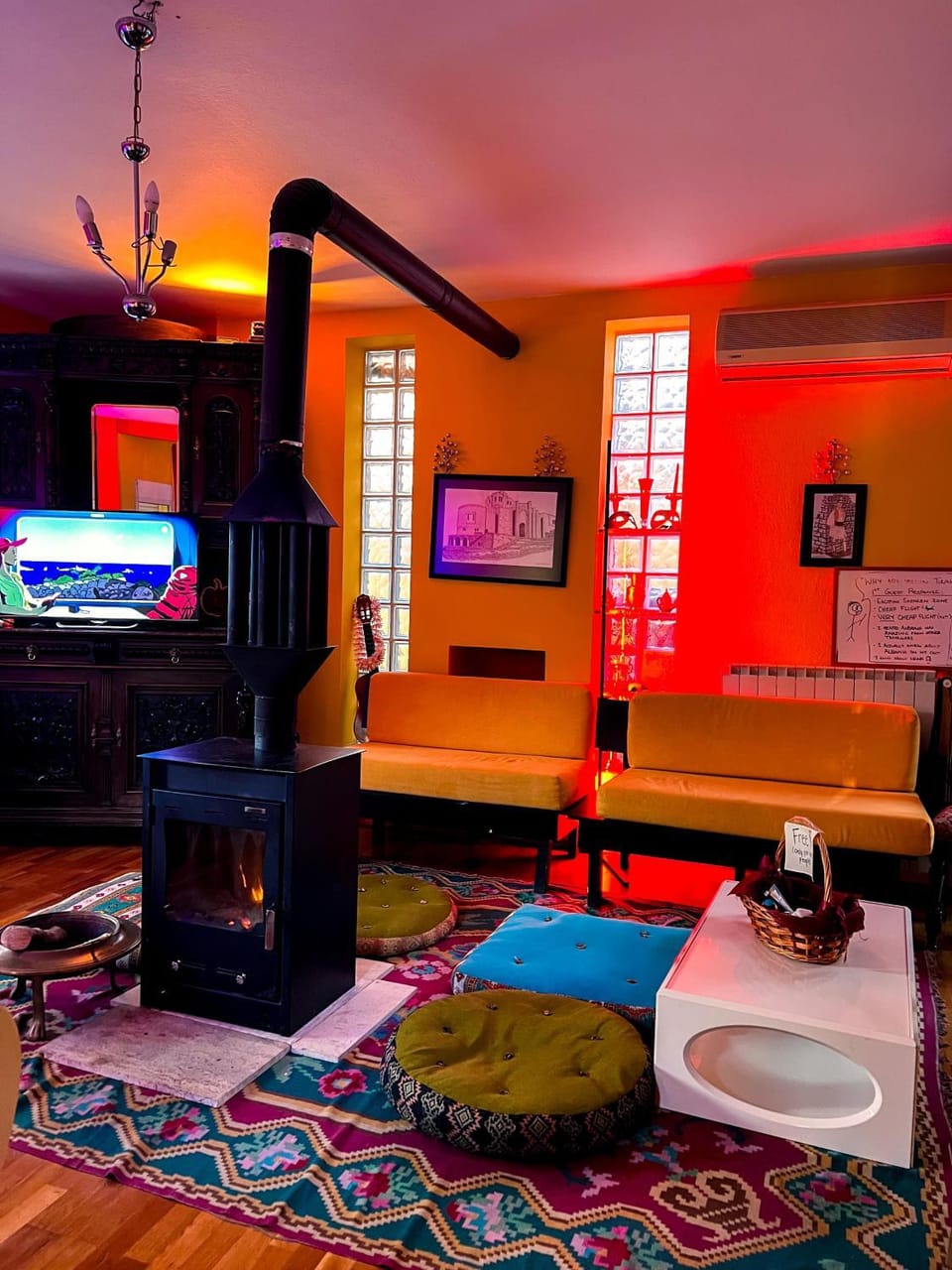 Communal lounge/ TV room